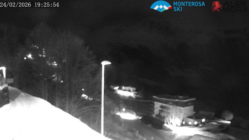 Webcam auf Mera und die Berghütte Camparient