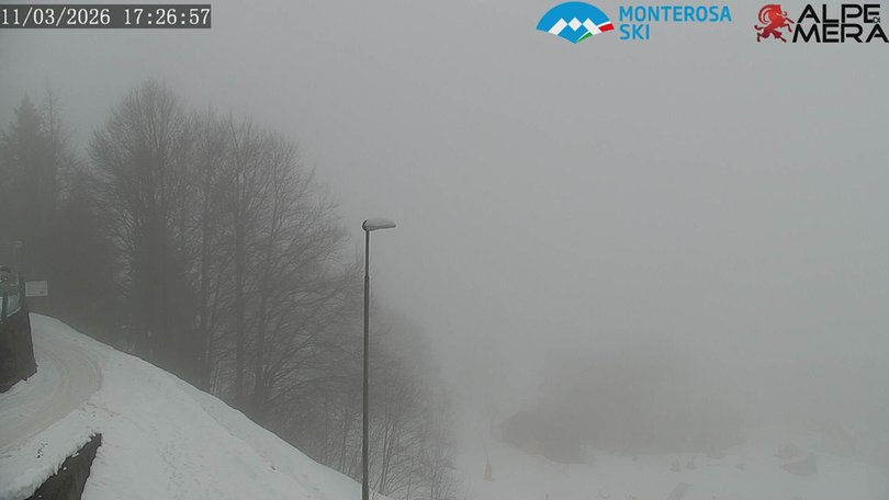 Webcam on Mera and on the Camparient Refuge