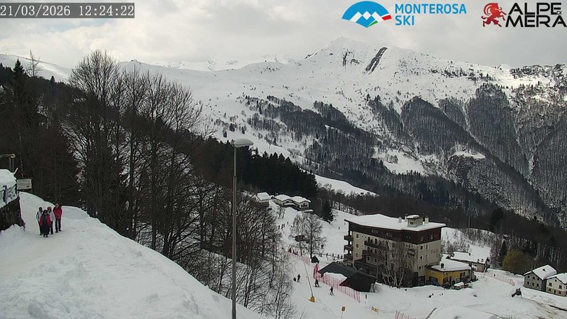 Webcam auf Mera und die Berghütte Camparient