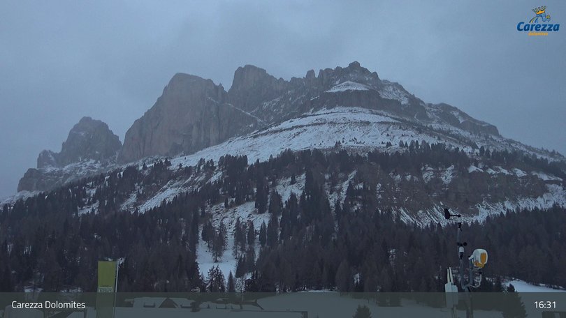 Webcam towards the Latemar and the Rosengarten mountain groups