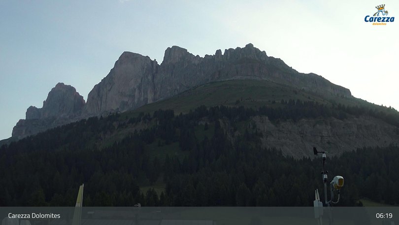 Webcam towards the Latemar and the Rosengarten mountain groups