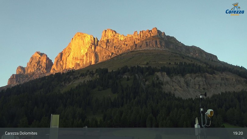 Webcam towards the Latemar and the Rosengarten mountain groups