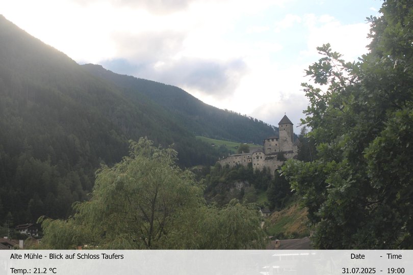 Webcam on the Taufers Castle and the Ahrntal