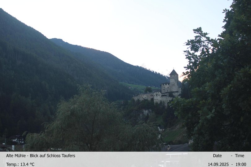Webcam on the Taufers Castle and the Ahrntal
