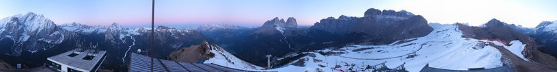 Webcam overlooking the Belvedere–Col Rodella ski area and the Pordoi Pass