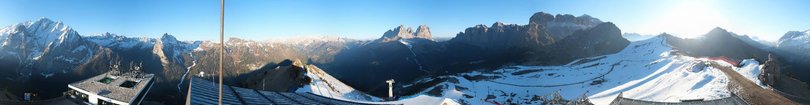 Webcam auf das Skigebiet Belvedere Col Rodella und das Pordoijoch