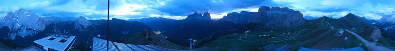 Webcam overlooking the Belvedere–Col Rodella ski area and the Pordoi Pass