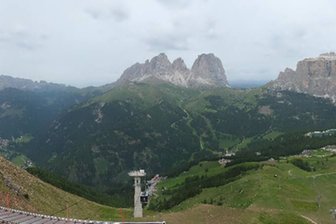Webcam overlooking the Belvedere–Col Rodella ski area and the Pordoi Pass