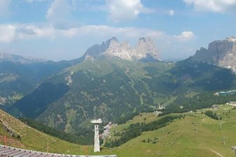 Webcam overlooking the Belvedere–Col Rodella ski area and the Pordoi Pass