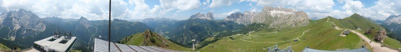 Webcam auf das Skigebiet Belvedere Col Rodella und das Pordoijoch