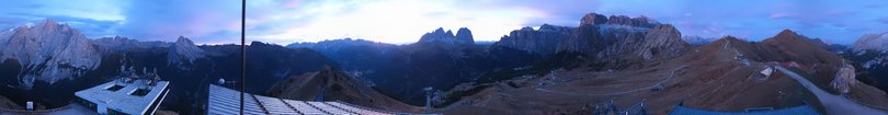 Webcam overlooking the Belvedere–Col Rodella ski area and the Pordoi Pass