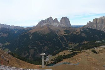 Webcam overlooking the Belvedere–Col Rodella ski area and the Pordoi Pass