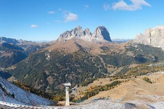 Webcam overlooking the Belvedere–Col Rodella ski area and the Pordoi Pass