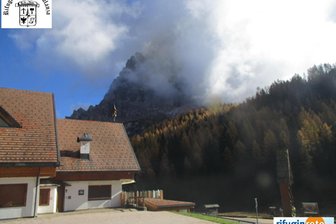 Webcam auf die Berghütte Passo Staulanza und den Monte Pelmo