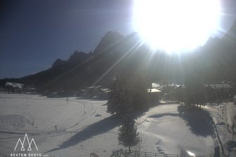 Webcam looking towards Punta dei Tre Scarpieri and the Sesto Dolomites