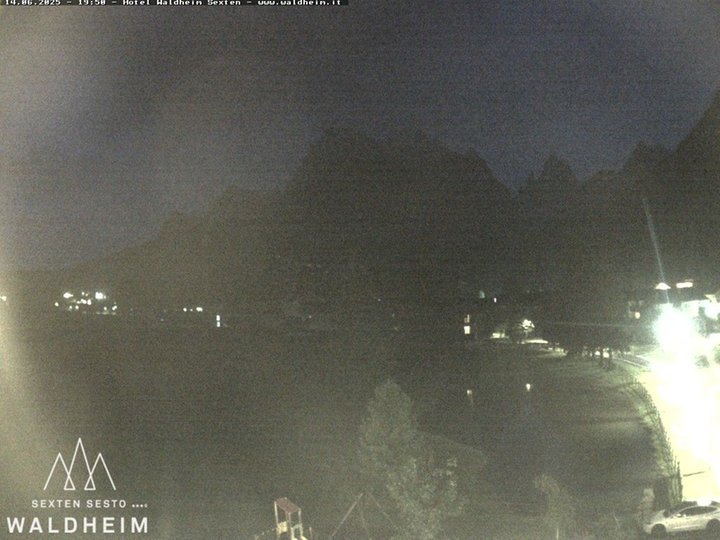 Webcam looking towards Punta dei Tre Scarpieri and the Sesto Dolomites