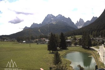 Webcam looking towards Punta dei Tre Scarpieri and the Sesto Dolomites