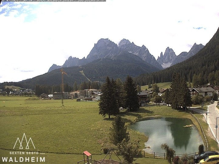 Webcam looking towards Punta dei Tre Scarpieri and the Sesto Dolomites