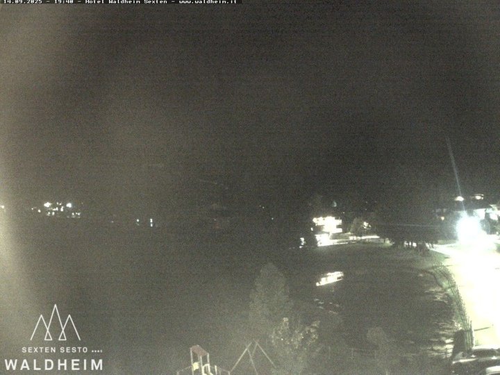 Webcam looking towards Punta dei Tre Scarpieri and the Sesto Dolomites