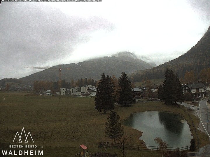 Webcam looking towards Punta dei Tre Scarpieri and the Sesto Dolomites