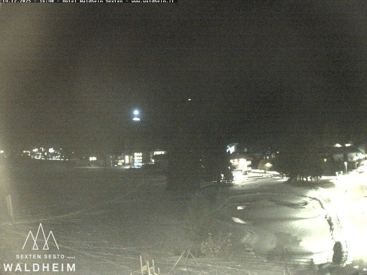 Webcam looking towards Punta dei Tre Scarpieri and the Sesto Dolomites