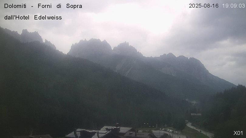 Webcam da Forni di Sopra verso le Dolomiti Friuliane