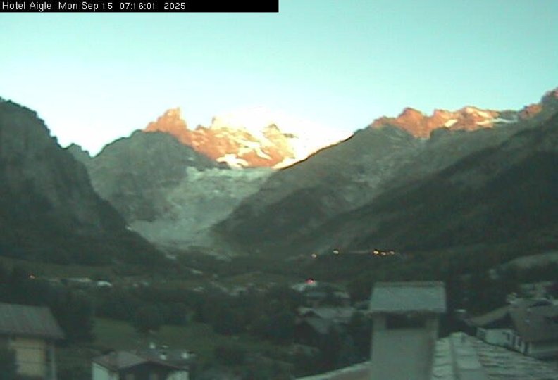 Webcam von Courmayeur zum Mont Blanc