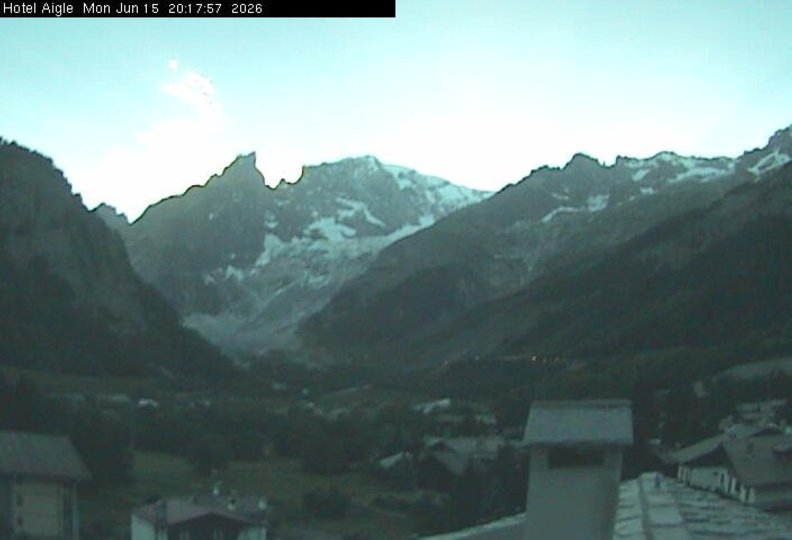Webcam da Courmayeur verso il Monte Bianco