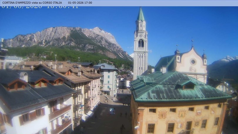 Webcam Centre of Cortina