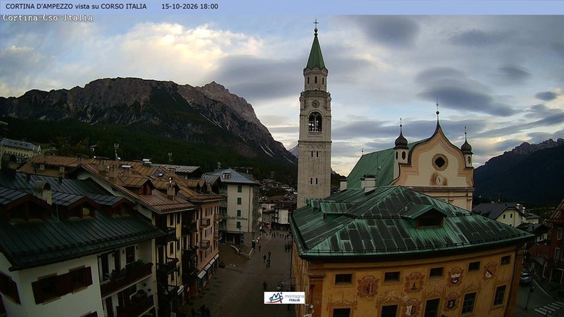 Webcam Centre of Cortina
