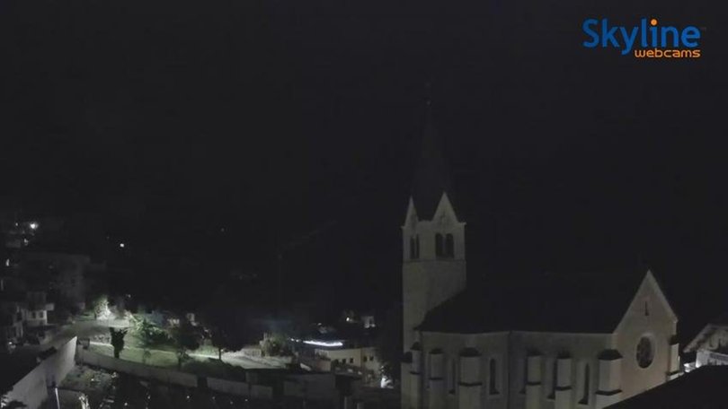 Webcam auf die Kirche von Wengen in Richtung Heiligkreuzkofel