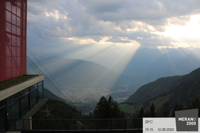 Webcam from Merano 2000 looking over the city of Merano