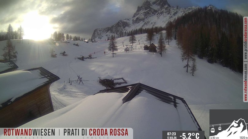 Webcam on the Croda Rossa meadows in the Tre Cime/Drei-Zinnen-Dolomites area